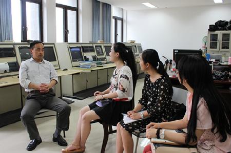 王胜平老师接受国产在线
新闻记者采访